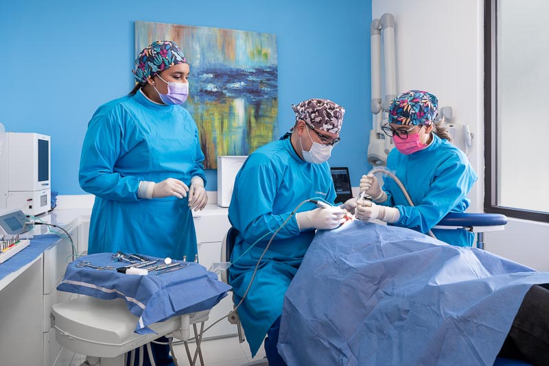 Dr. Bogarin, Dr. Olga, & Dr. Dennise, are performing an all-on-4 surgery in Tijuana, Mexico.